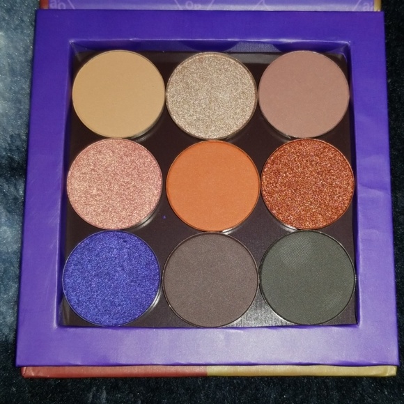 Date Night Eyeshadow Palette - Picture 4 of 5